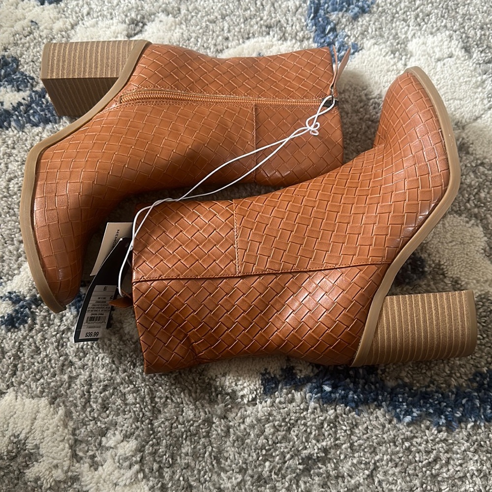 Universal Thread Short Boots Size 6.5